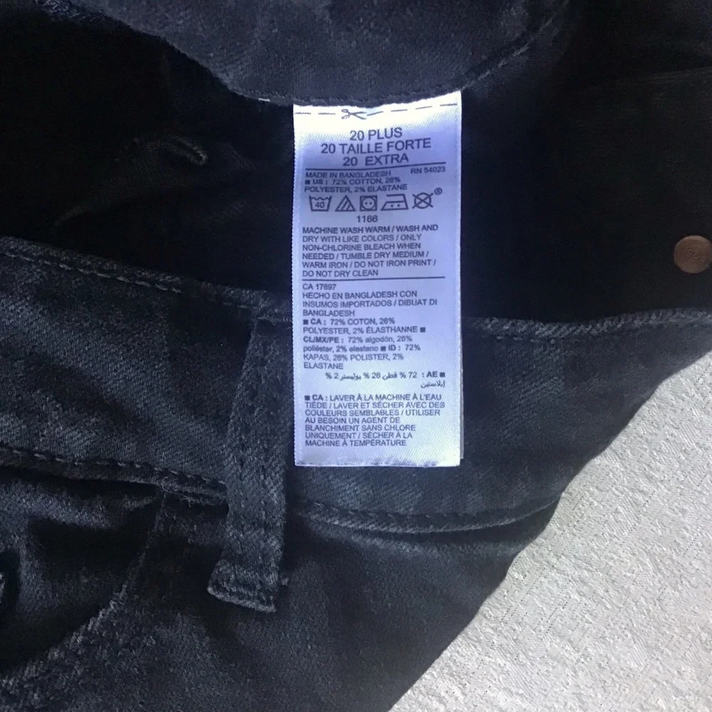 Old Navy Mid Rise Boyfriend Shorts Woman’s Size 20 Black Distressed Cuffed Hem - Picture 6 of 9